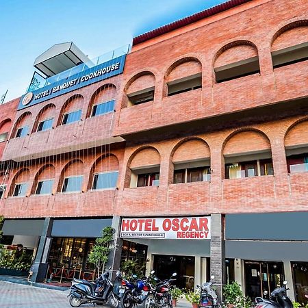 Hotel Oscar Regency Panchkula Bagian luar foto