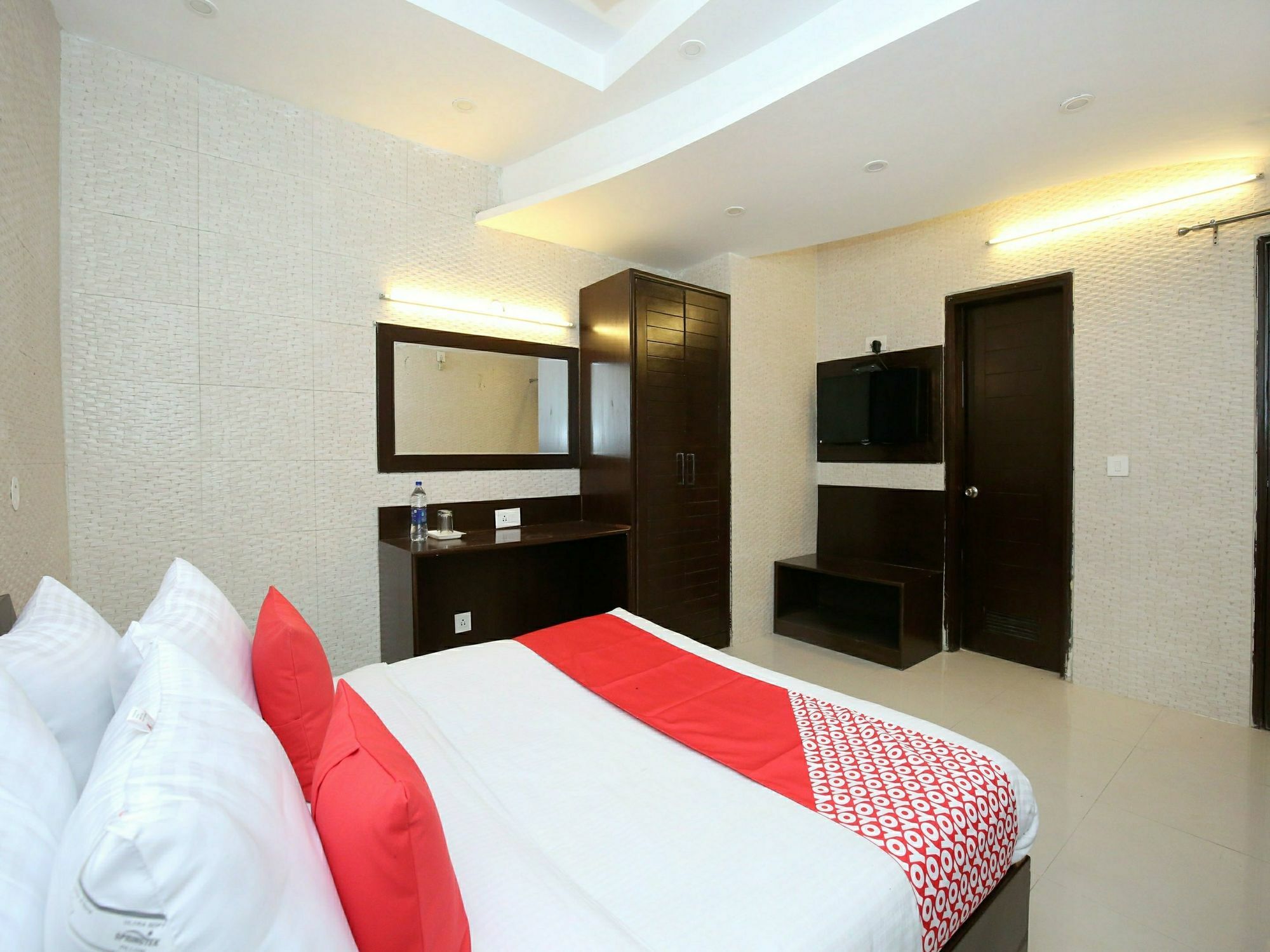 Hotel Oscar Regency Panchkula Bagian luar foto