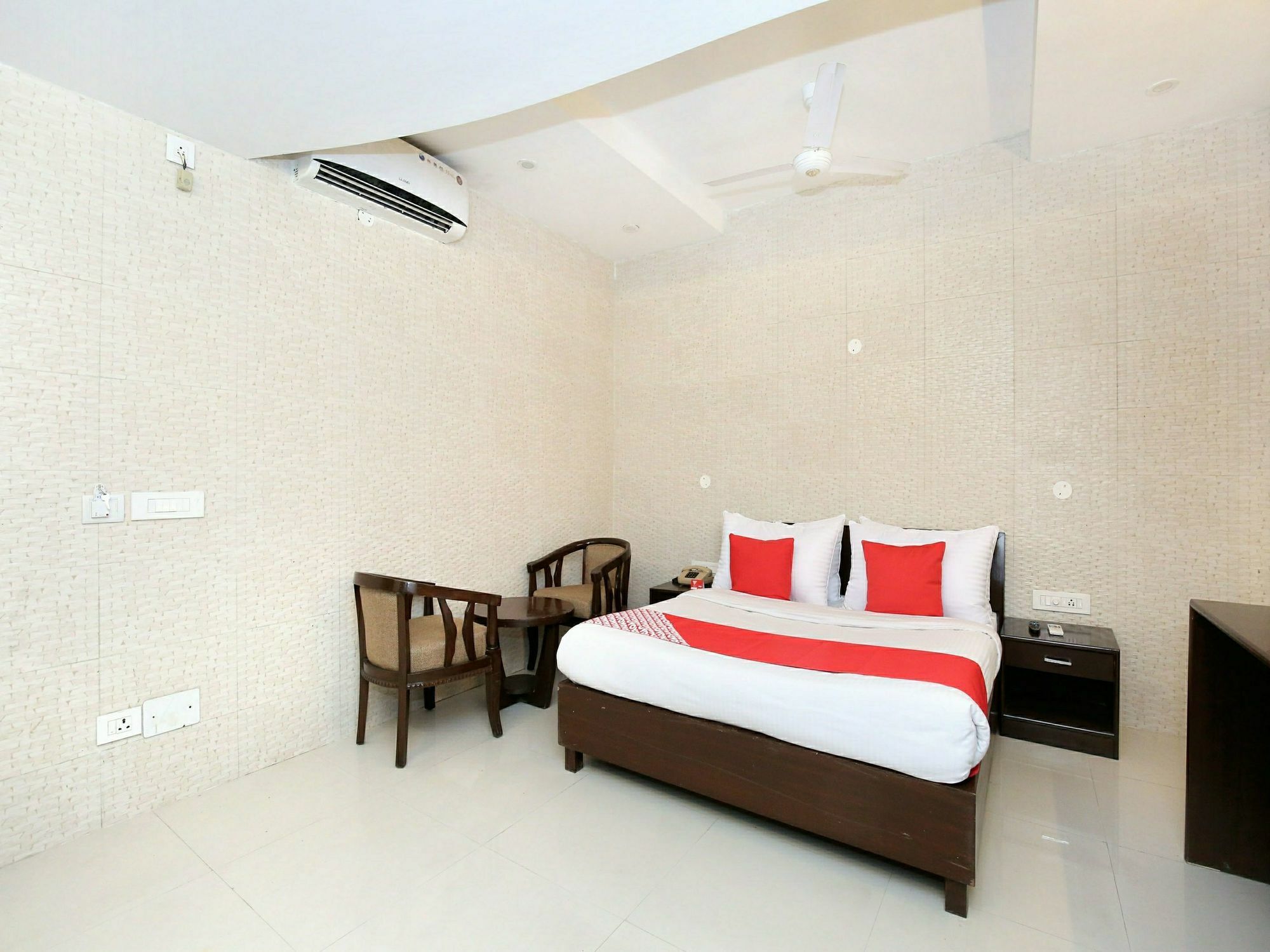 Hotel Oscar Regency Panchkula Bagian luar foto