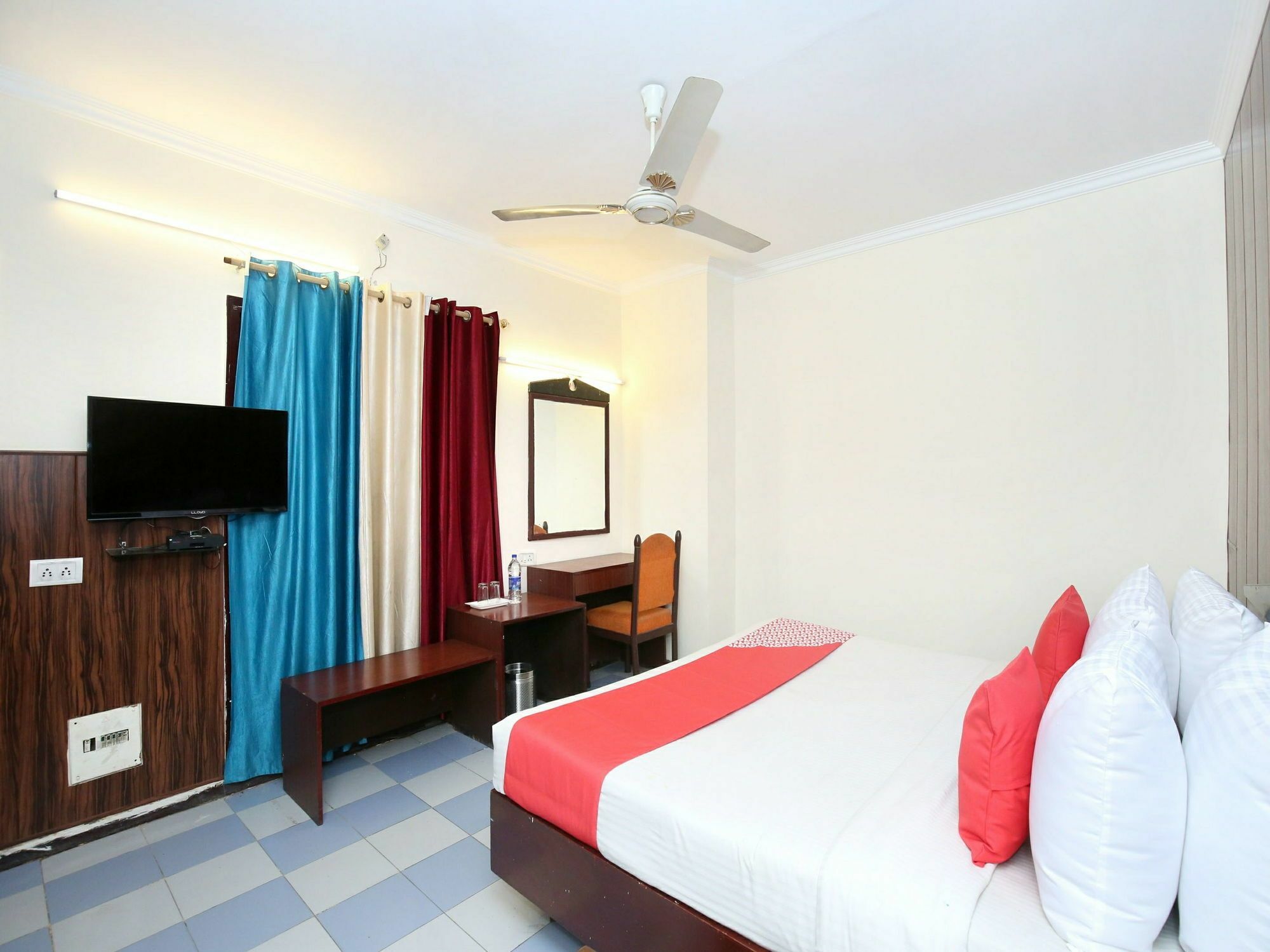 Hotel Oscar Regency Panchkula Bagian luar foto