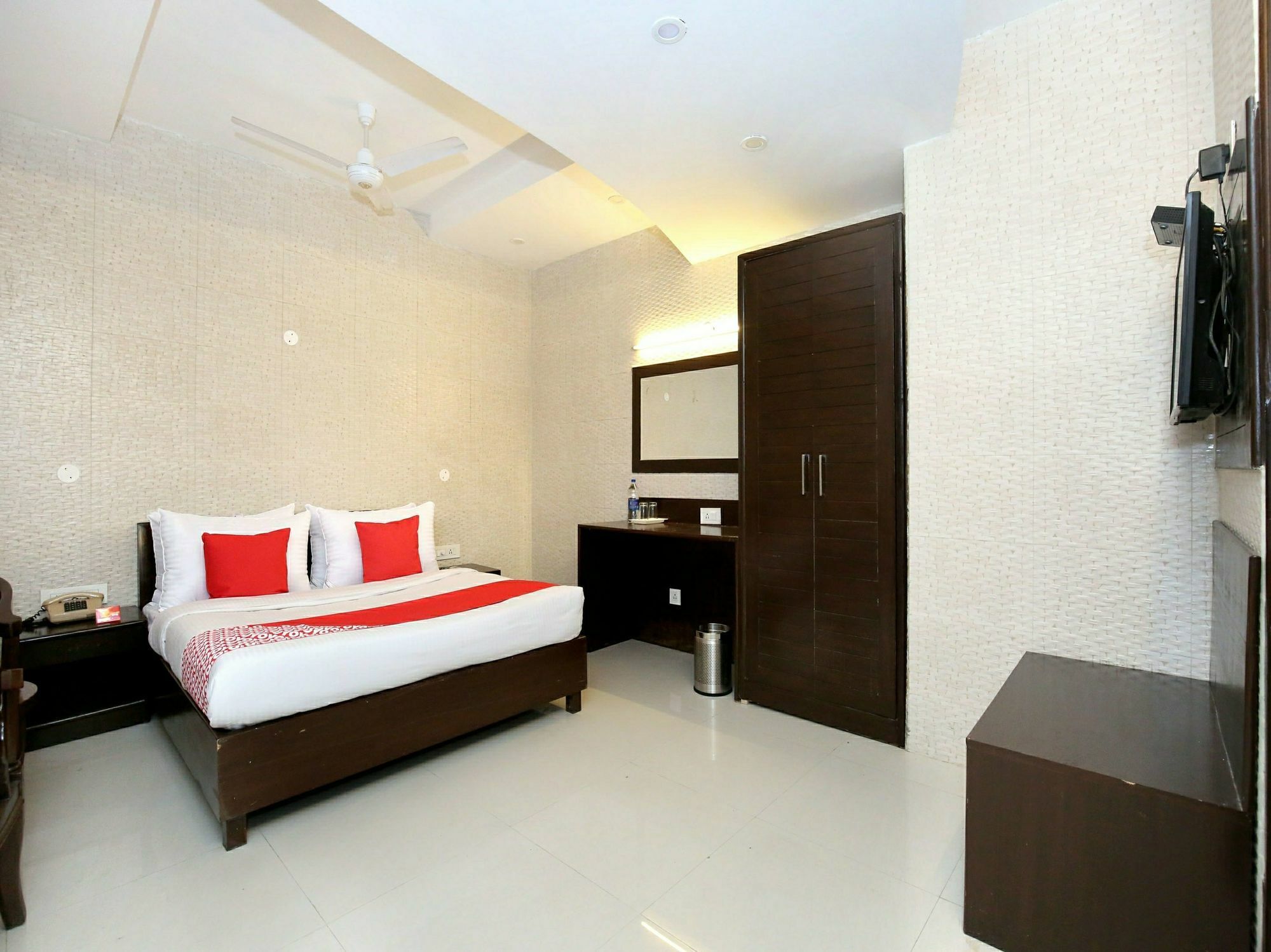 Hotel Oscar Regency Panchkula Bagian luar foto