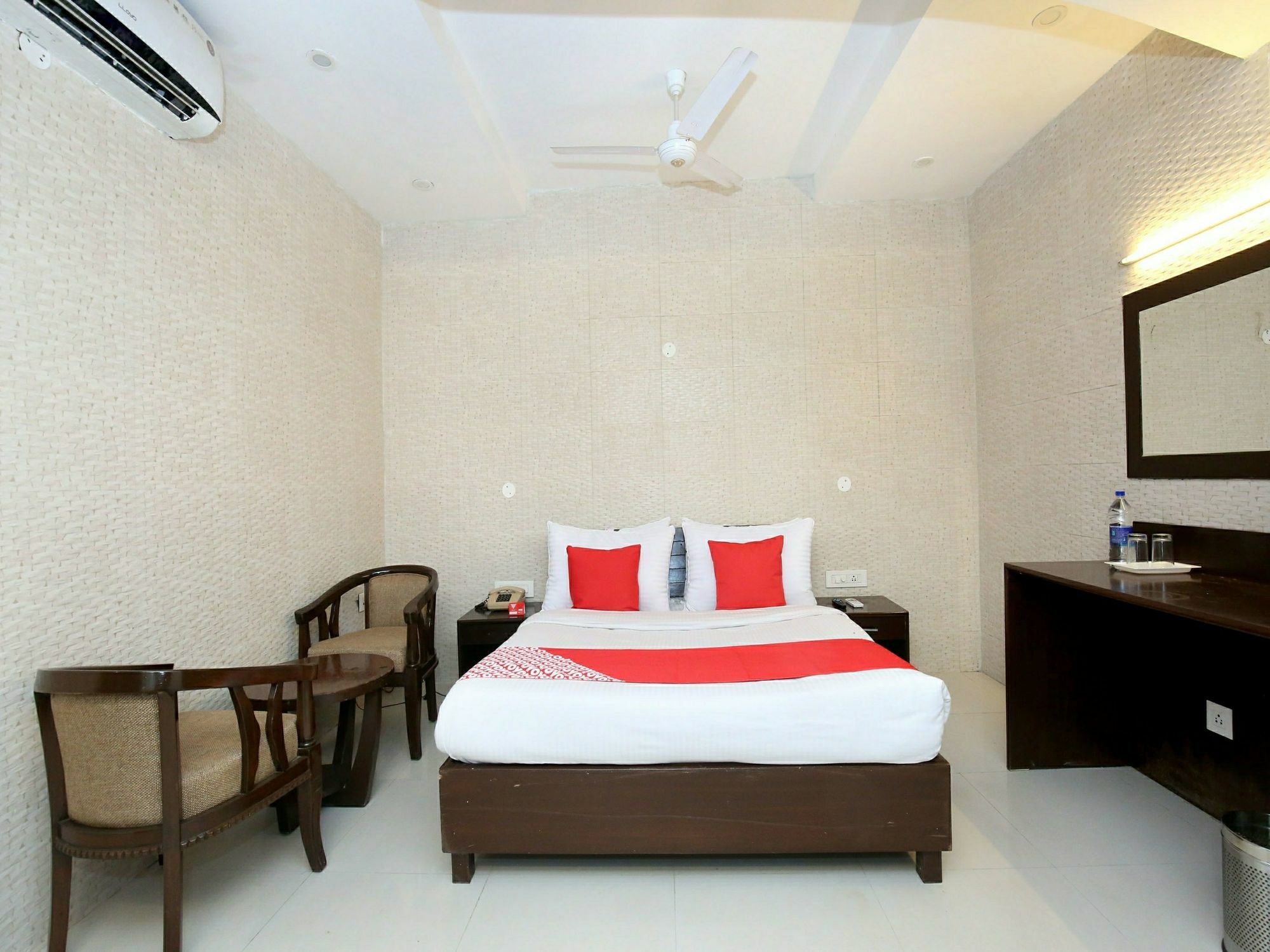 Hotel Oscar Regency Panchkula Bagian luar foto