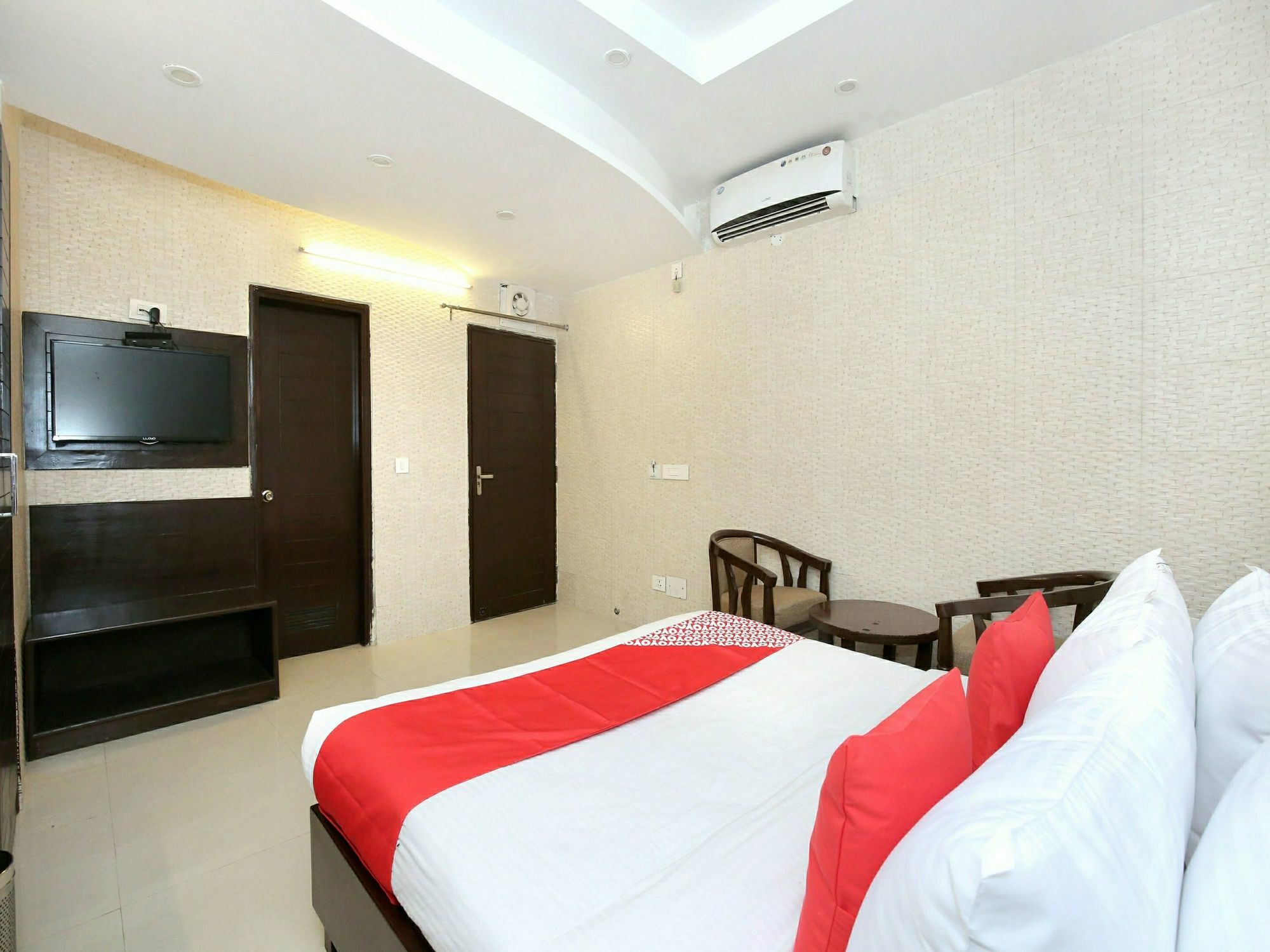 Hotel Oscar Regency Panchkula Bagian luar foto