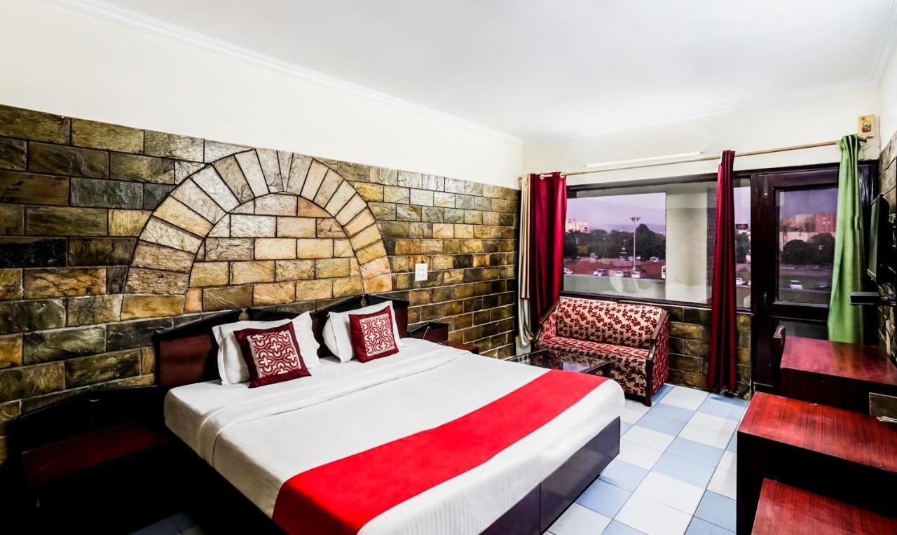 Hotel Oscar Regency Panchkula Bagian luar foto